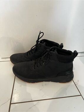 Black DC Men's Lace-Up Casual Boots